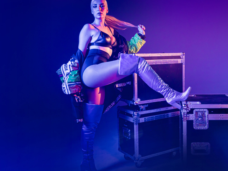 Como Ela Vem (Single)