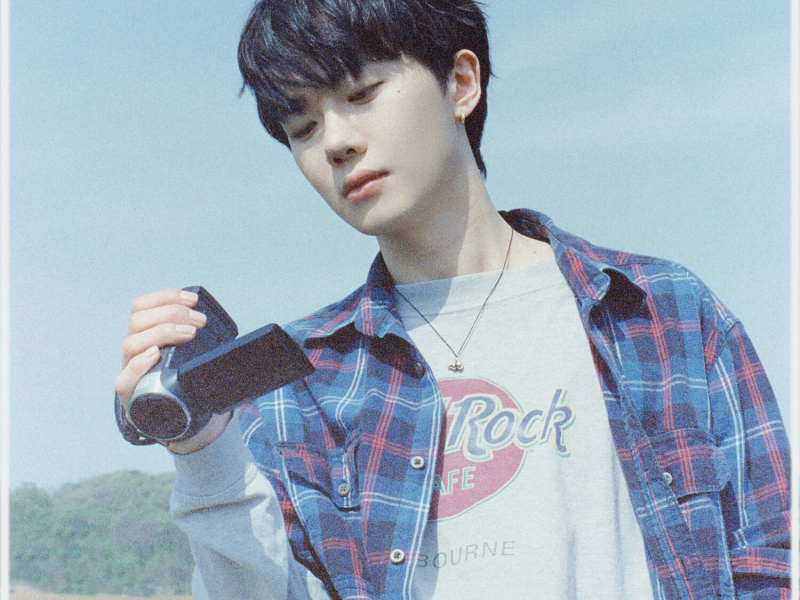 Living the moment of love (EP)