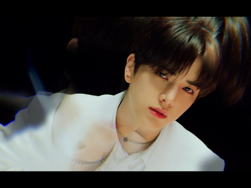 SHE'S THE BOSS (Single)