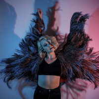 Nobody Makes Me Wait (Single)