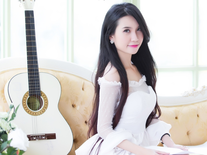 Gần Em Một Phút Thôi